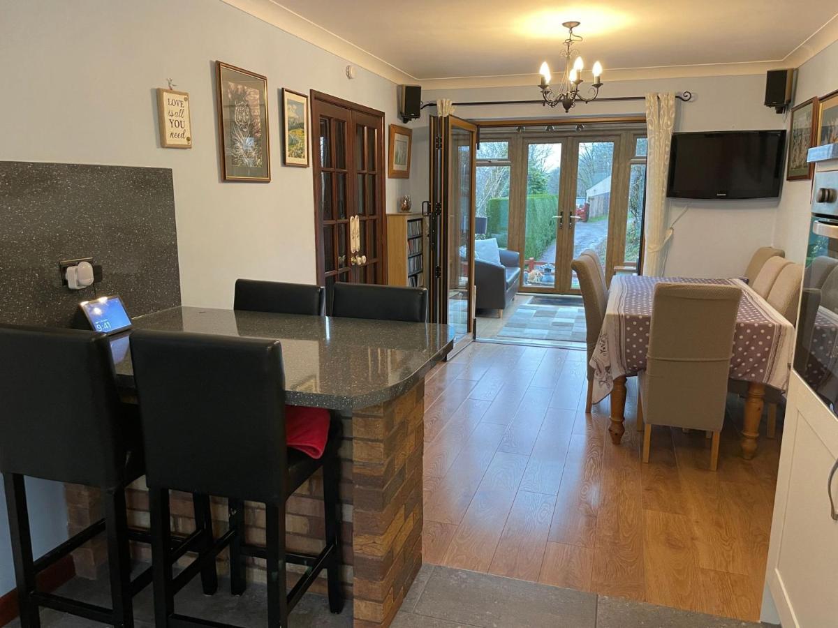 Dyffryn Taf - Spacious 3 Bedroom Bungalow Close To Amenities St Clears Extérieur photo